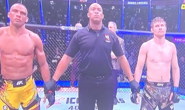 Mitchell invicto atropela o brasileiro Barboza