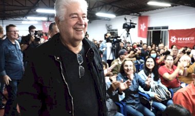 Requião abraçado na Região Oeste e Ratinho vaiado mais uma vez em Londrina