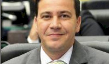 A maior obra de Bolsonaro; defender aliados que comentem crime