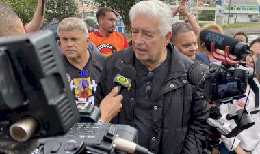 Entre abraços e o pedido;  Volta Requião ! As queixas sobre a crise insuportável