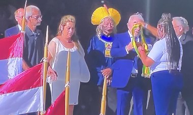 O retorno triunfal do presidente mais popular de todos os tempos !