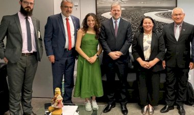 Deputada Ana Júlia busca apoio no STF para acabar com a militarização de escolas