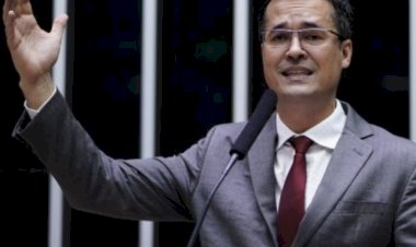 Quem fez o Deltan Dallagnol desistir da pré-candidatura a prefeito de Curitiba; Deus, Ratinho Jr. ou as acusações que recaem sobre seus ombros ?