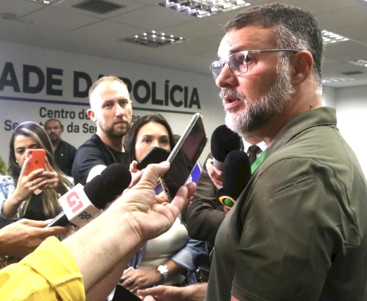 Governador Ratinho Júnior em gesto infantil demite o secretário de segurança