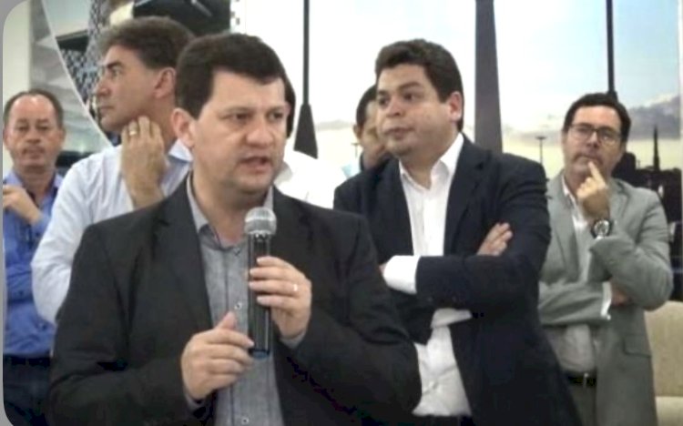 Com o diabo no couro Rômulo Quintino e Flávio Bolsonaro foram repreendidos